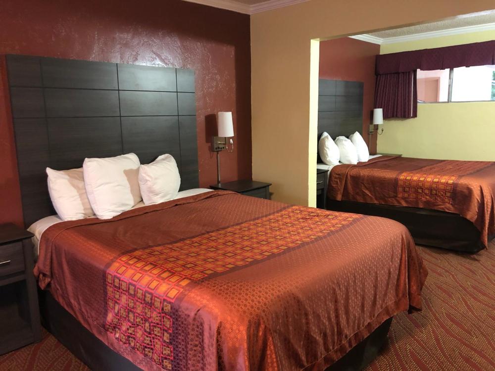 2 Queen Beds Accessible Non-Smoking (NO A/C) interior
